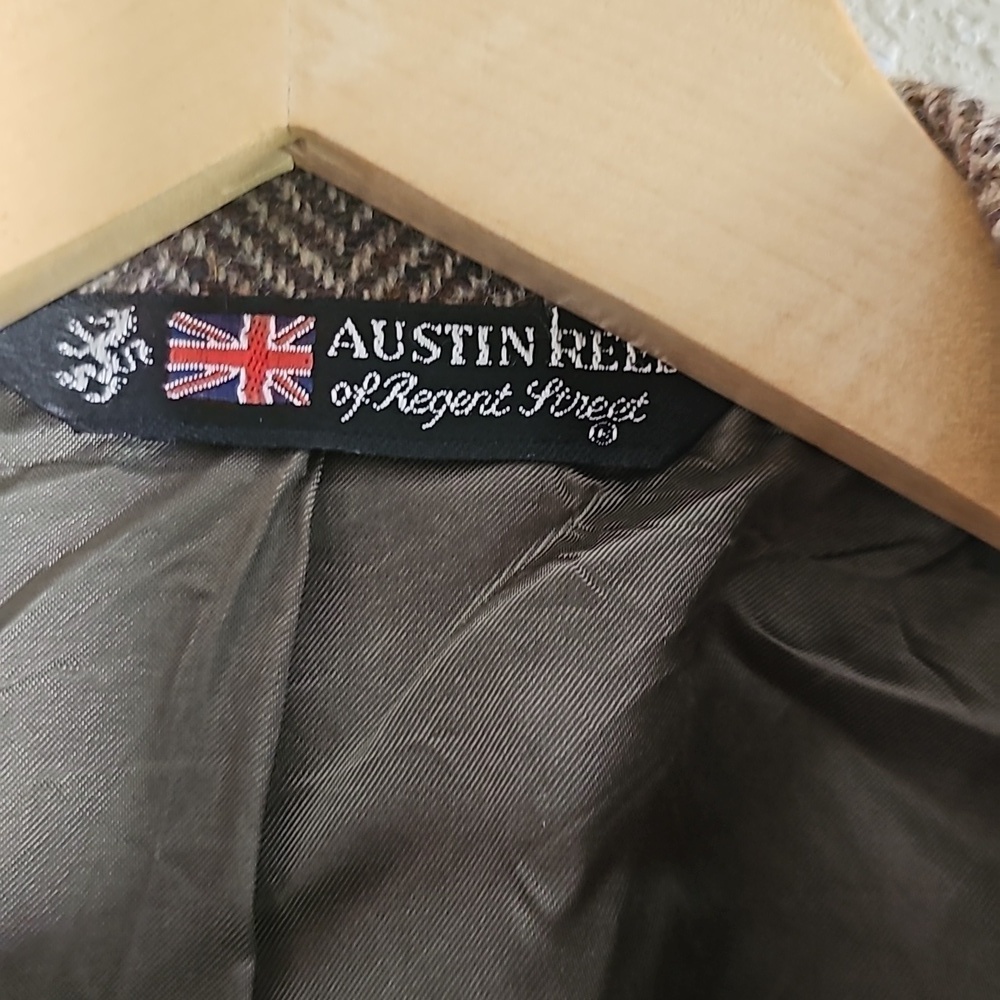 Austin Reed Blazer. - Picture 8 of 12